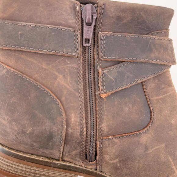 This is a Clarks Camzin Dime dark brown leather ankle boot Size 10 - Picture 6 of 9